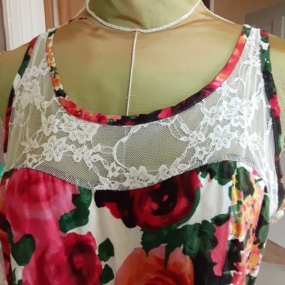 KIRRA Mini Floral Sleeveless Dress with Lace - Picture 4 of 10